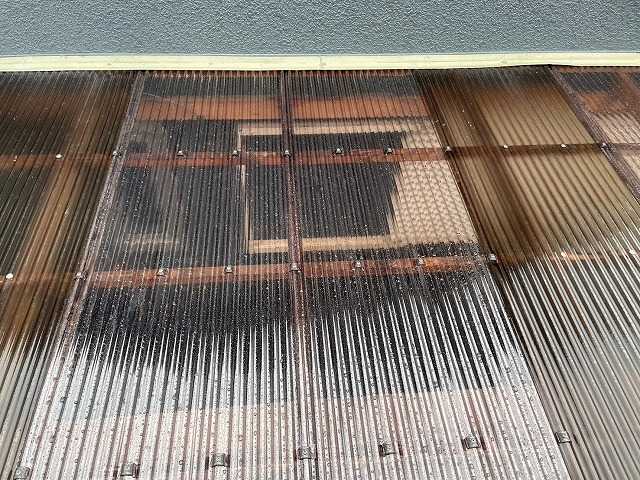汚れた波板の表面